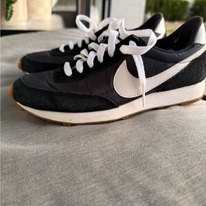 Nike Black and White Women's Daybreak tennis Sneakers